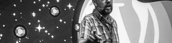 Me mcing at wordcamp Europe in Vienna.